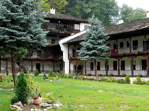 Troyan Monastery (Троянски манастир „Успение Богородично“)